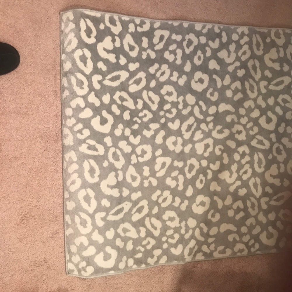 *SOLD* Victoria’s Secret pink snow leopard rug